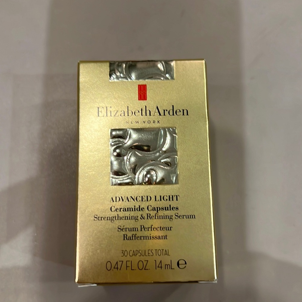 Nib Elizabrth Arden advanced light ceramide capsules